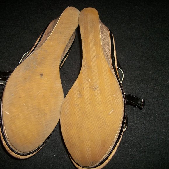 CALIFORNIA CORK WEDGE BLK PATENT SANDALS 8 & 1/2 M - Picture 6 of 6